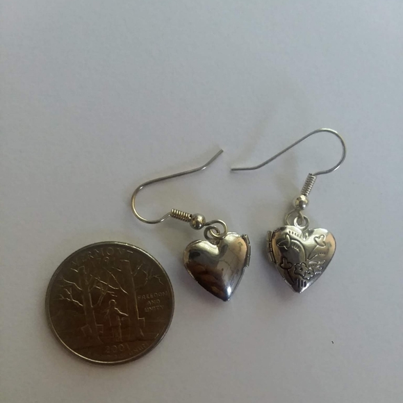 Earrings | Locket Hearts in Silver - Picture 3 of 8